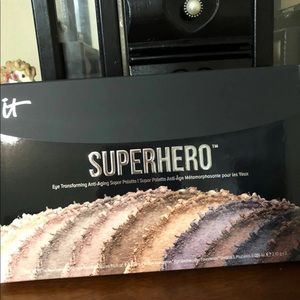 IT SuperHero Shadow Palette